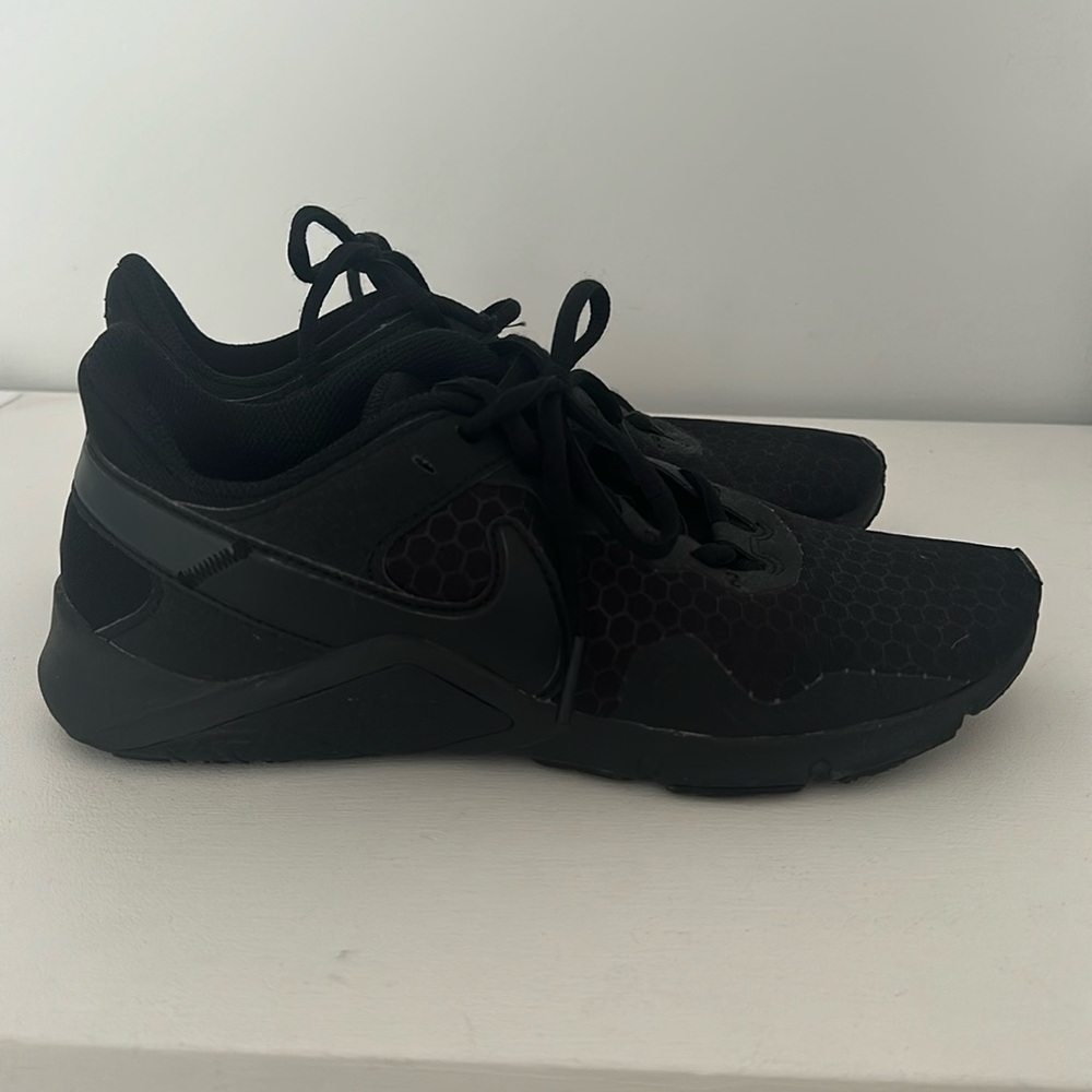 NIKE LEGEND ESSENTIALS TRAINING SHOES
